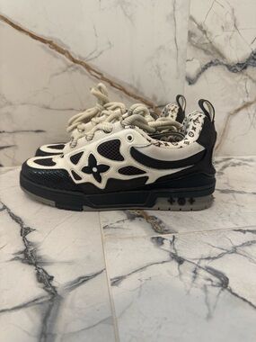 LV Skate Size 44